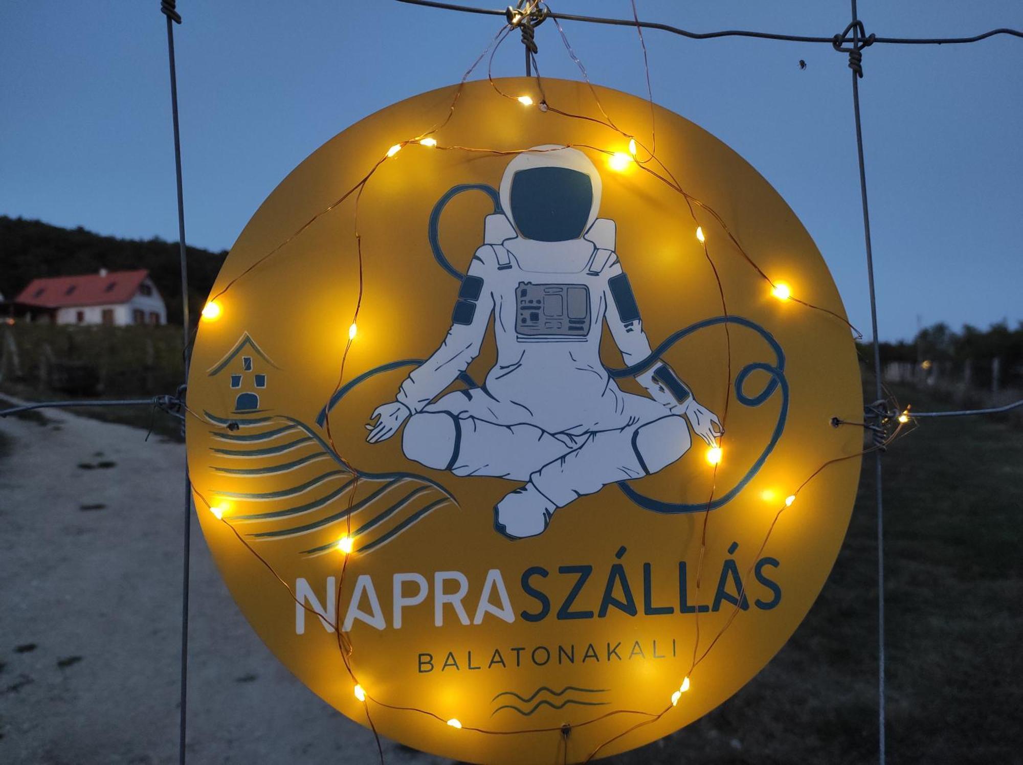 Napraszallas Vendeghaz Балатонакали Екстериор снимка